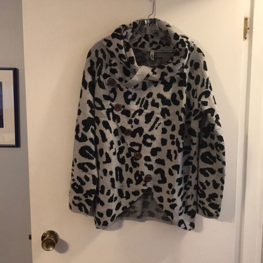 PLMOKEN light grey/black animal print sweater